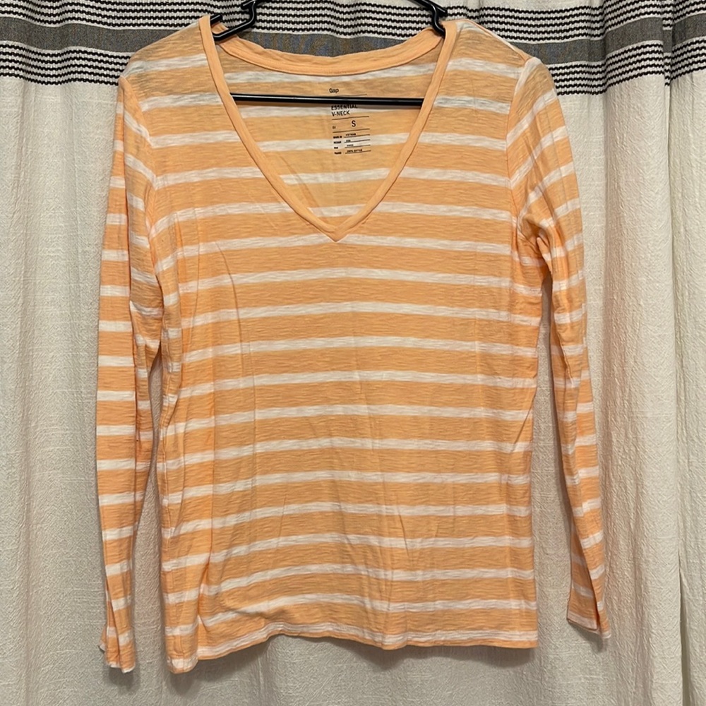 Gap shirt
